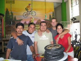 Guatemala Stadt Fahrradkauf.JPG